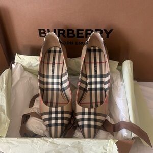 Burberry Beige Black Red Vintage Check Pointed-Toe Pumps